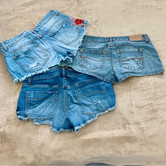 RSQ Blue Jean Shorts Distressed Cut-Off Style - Picture 5 of 5